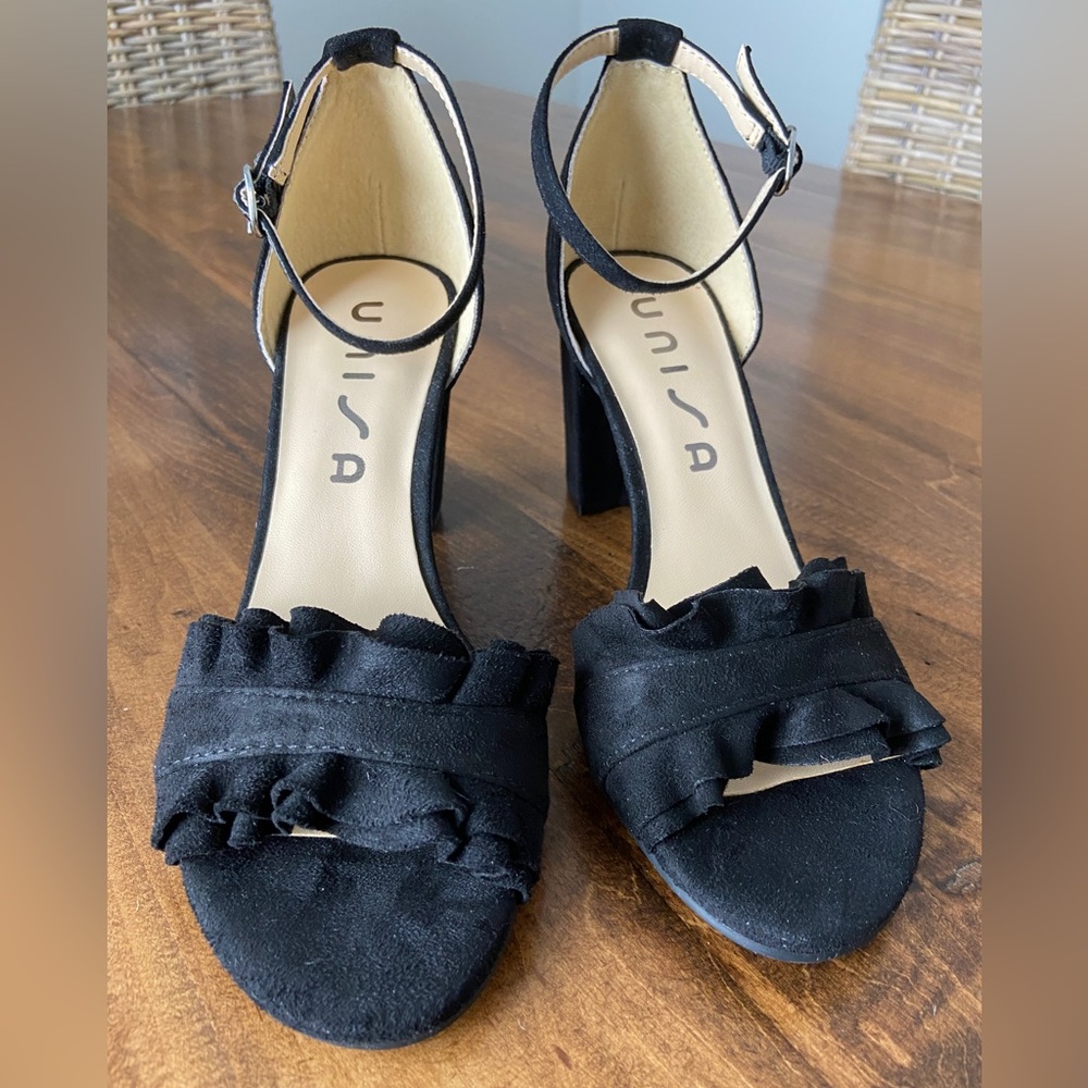 Unisa Dian Ruffle Black Heel sandals 6.5